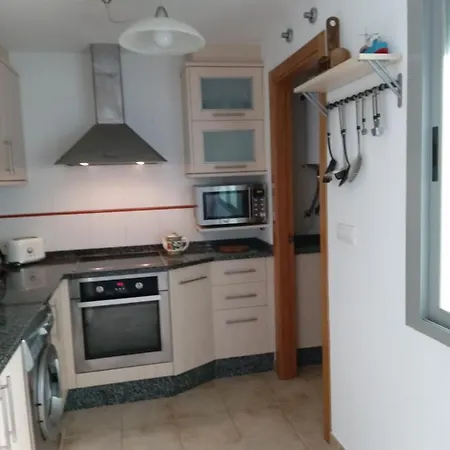 Adrian アパート *